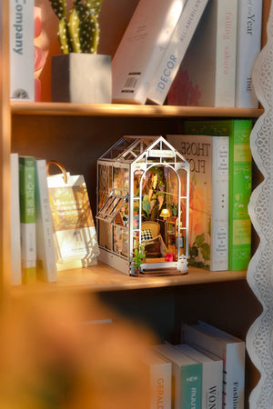 Casa giardino in miniatura per libreria – Immagine 6