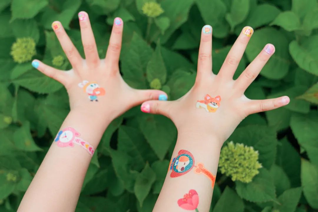 Adesivi per unghie con fiocchi, cuori e strass – 261 pezzi – Immagine 2