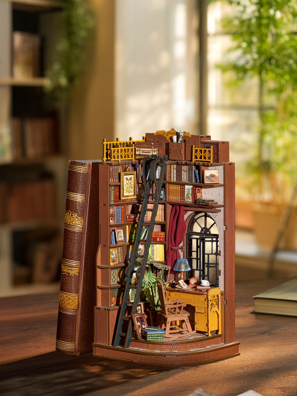 Angolo studio tranquillo in miniatura – Immagine 2