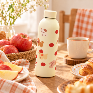 Borraccia color crema con cuccioli e mele – Immagine 4