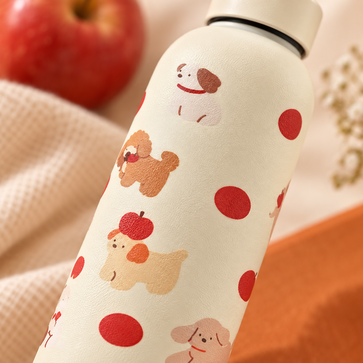 Borraccia color crema con cuccioli e mele – Immagine 7