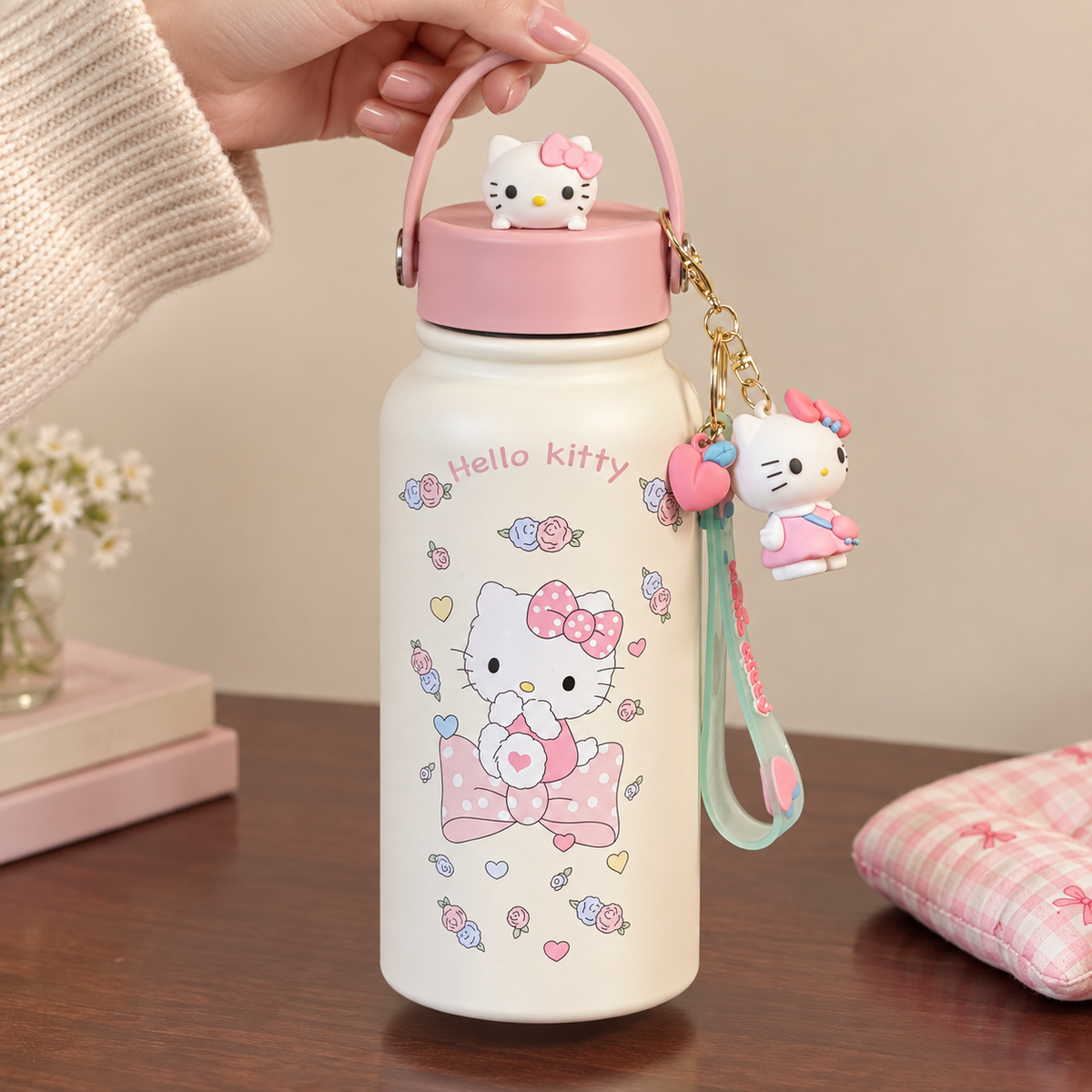 Borraccia Hello Kitty rosa con ciondolo – Immagine 3