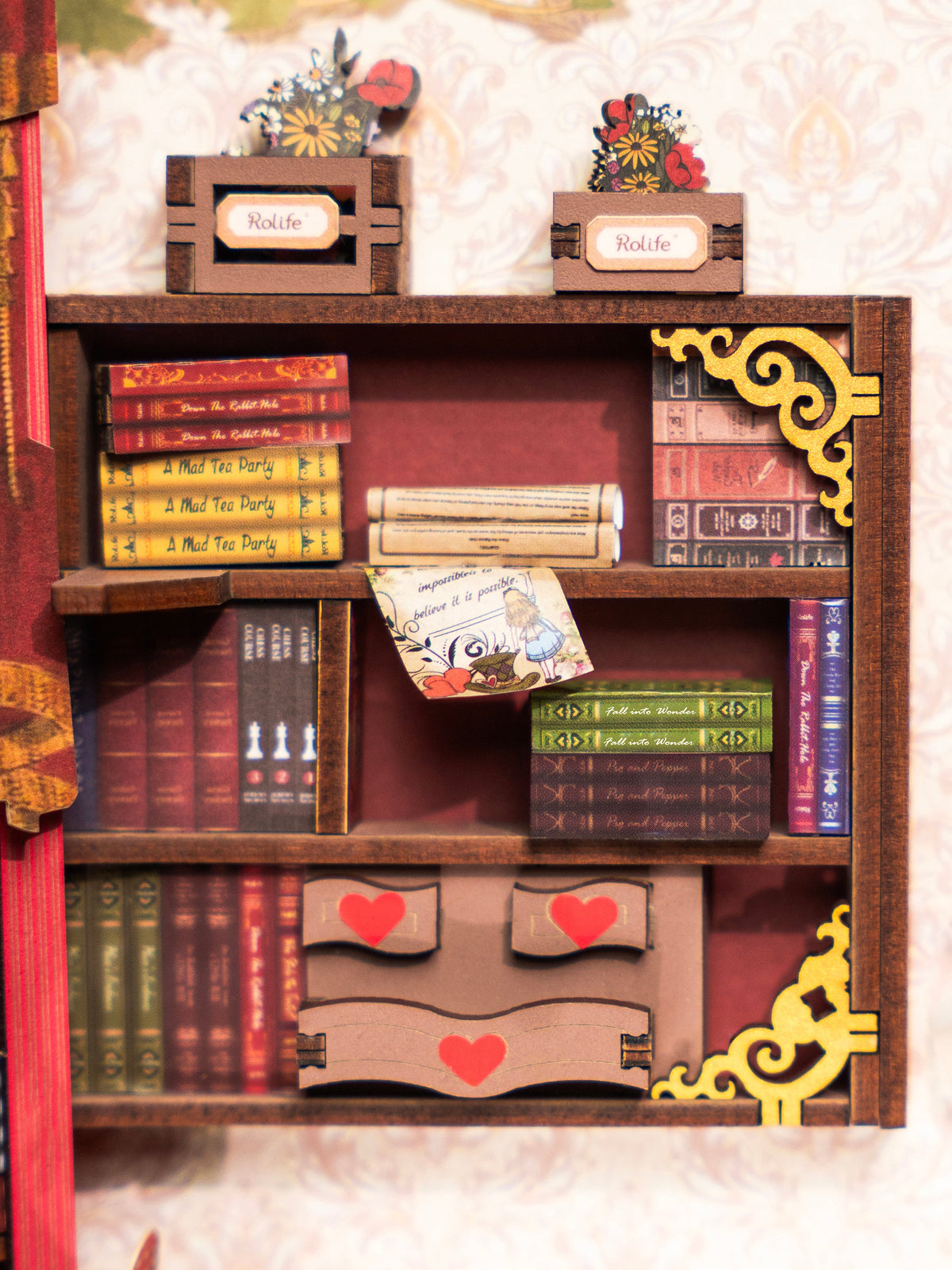 Caduta nel paese delle meraviglie – Inserto per libreria – Immagine 5