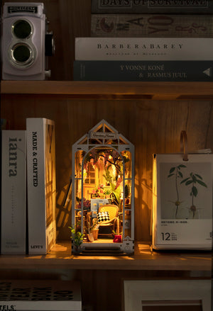 Casa giardino in miniatura per libreria – Immagine 4