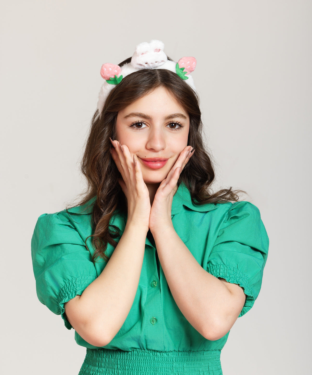 Fascia per capelli in peluche con coniglio e fragola – Immagine 1