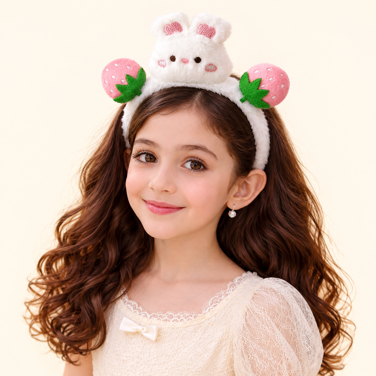 Fascia per capelli in peluche con coniglio e fragola – Immagine 3