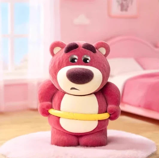 Lotso con un cerchio da ginnastica giallo