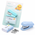 Mini cucitrice da scrivania blu – Immagine 1