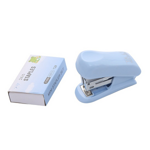 Mini cucitrice da scrivania blu – Immagine 2