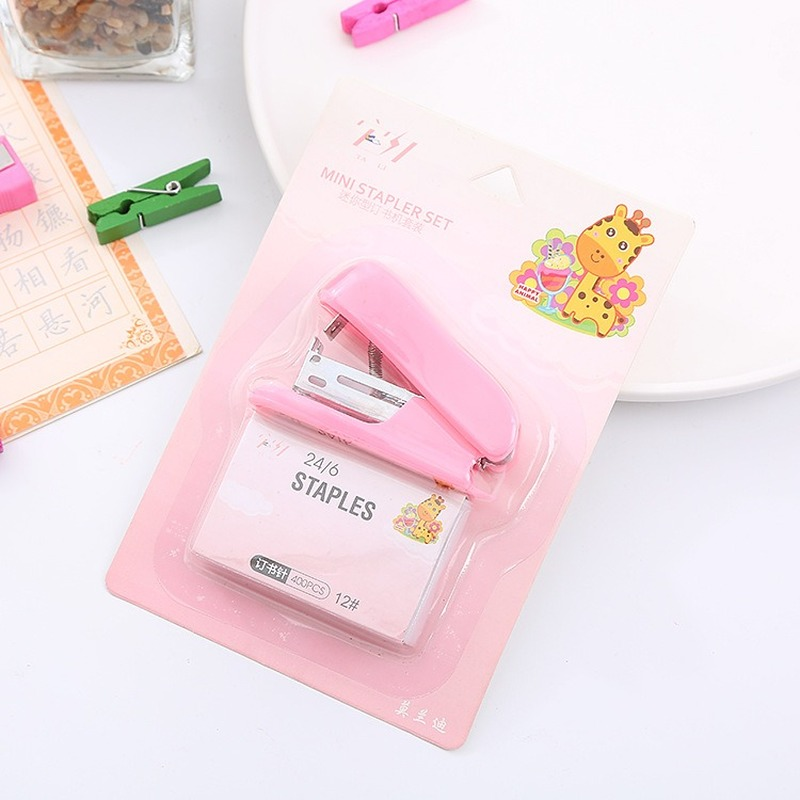 Mini cucitrice da scrivania rosa – Immagine 2