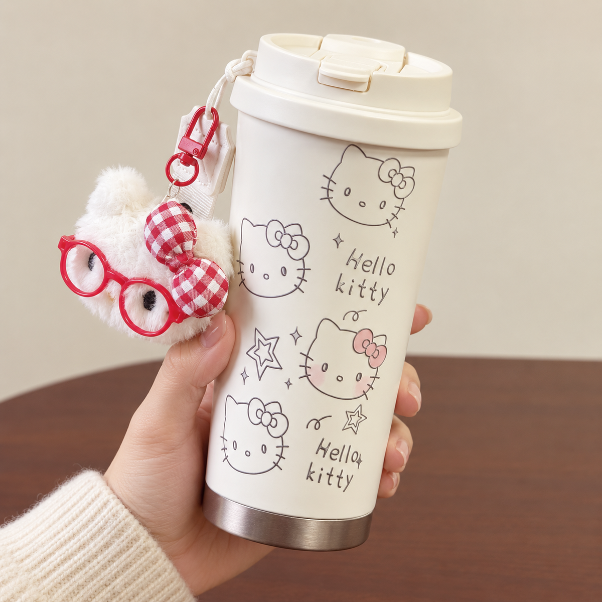 Tazza da viaggio Hello Kitty con decorazioni e ciondolo – Immagine 3