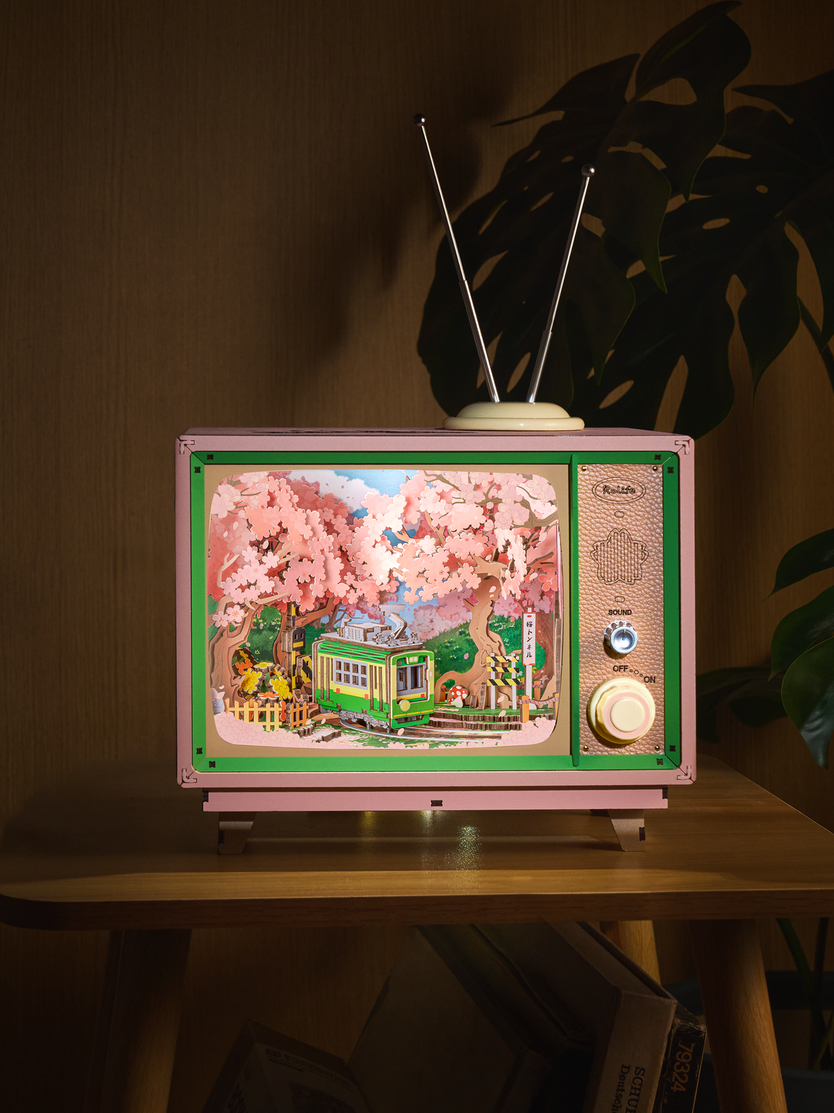 Televisore musicale in miniatura – Viaggio tra i ciliegi – Immagine 10